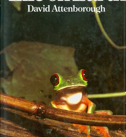Secondhand Used Book - LIFE ON EARTH by David Attenborough